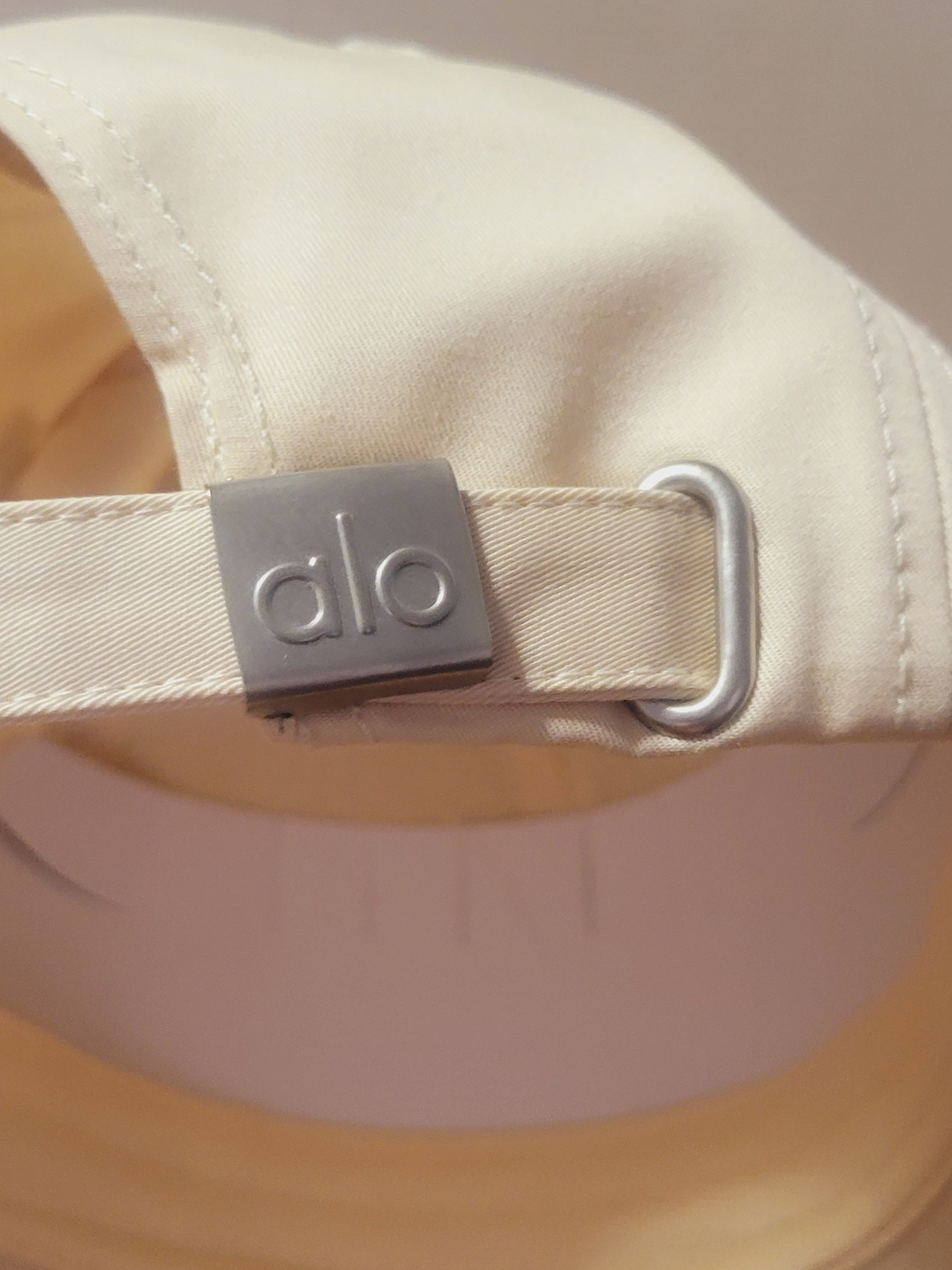 ALO Yoga Cream Logo Strapback Cap - Picture 3 of 6